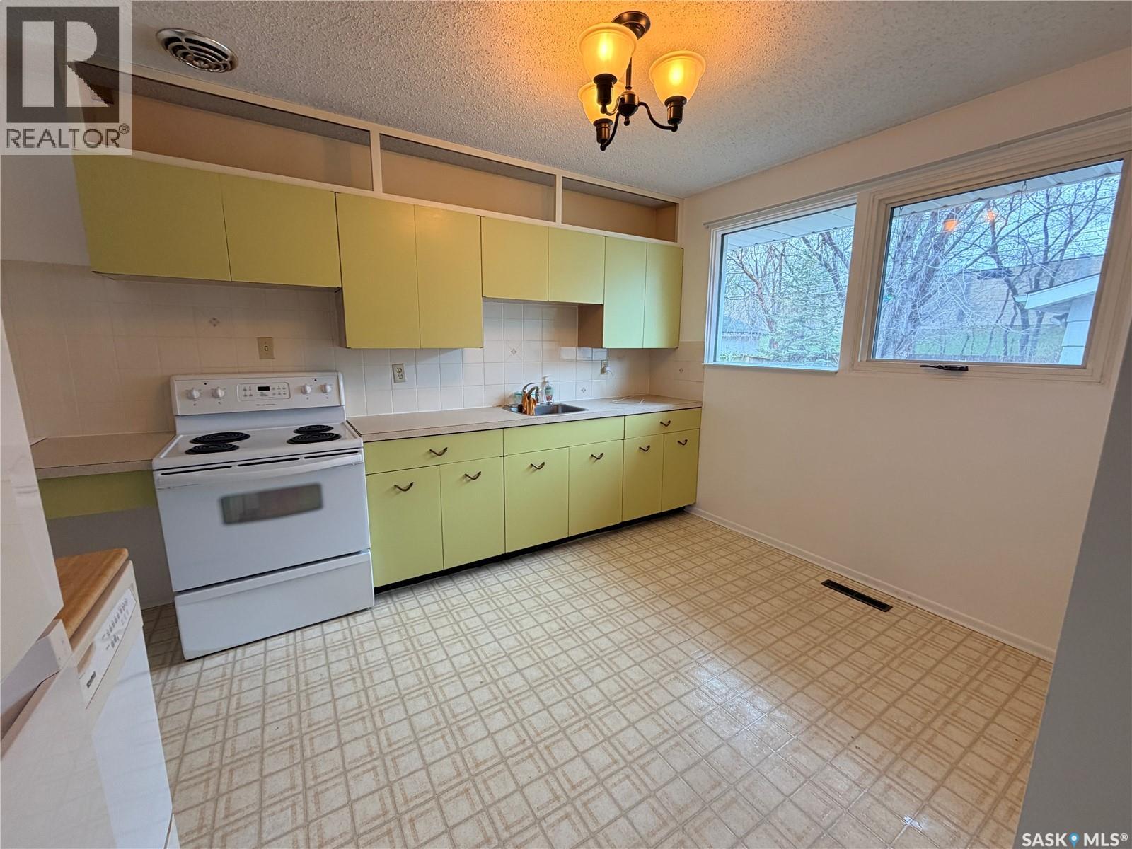 70 Lindsay Drive, Saskatoon, Saskatchewan  S7H 4B4 - Photo 5 - SK036744