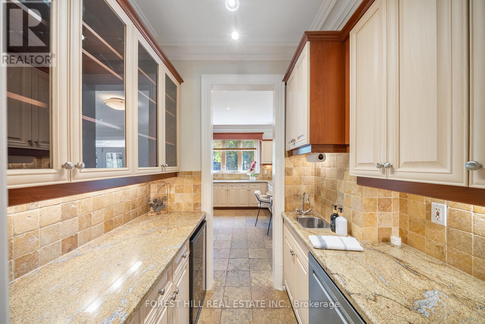 109 Dell Park Avenue, Toronto, Ontario  M6B 2V2 - Photo 23 - C13157214