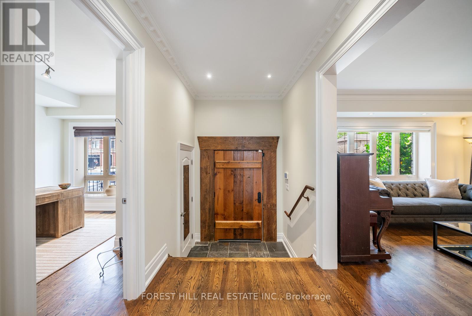109 Dell Park Avenue, Toronto, Ontario  M6B 2V2 - Photo 5 - C13157214