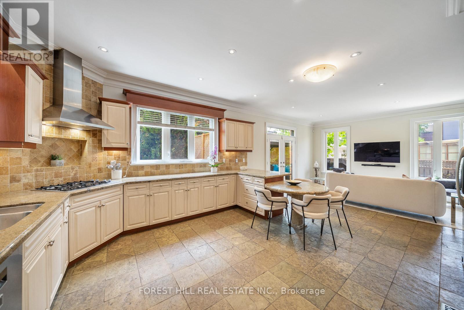 109 Dell Park Avenue, Toronto, Ontario  M6B 2V2 - Photo 18 - C13157214
