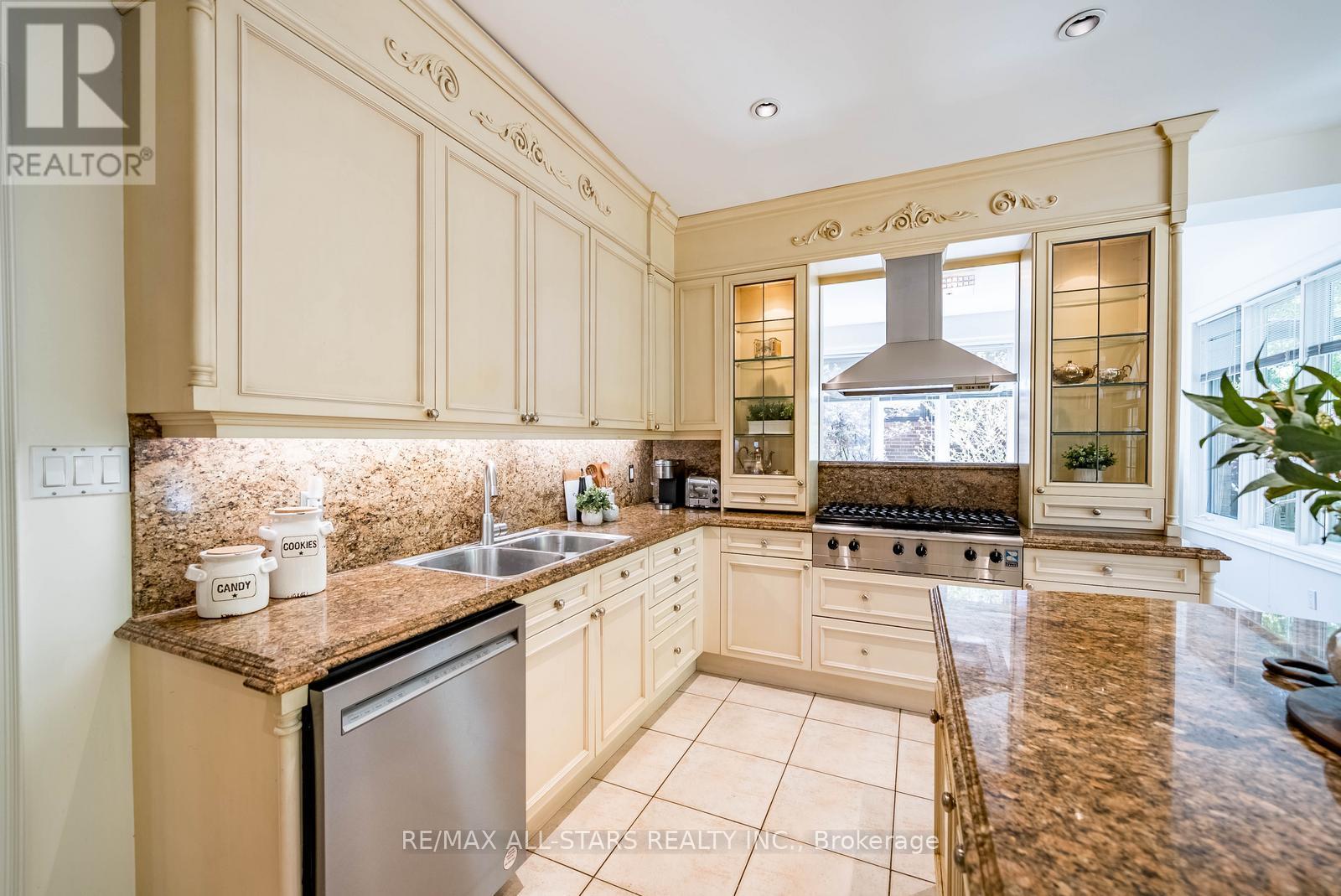 41 Deepwood Crescent, Toronto, Ontario  M3C 1N7 - Photo 15 - C13161688