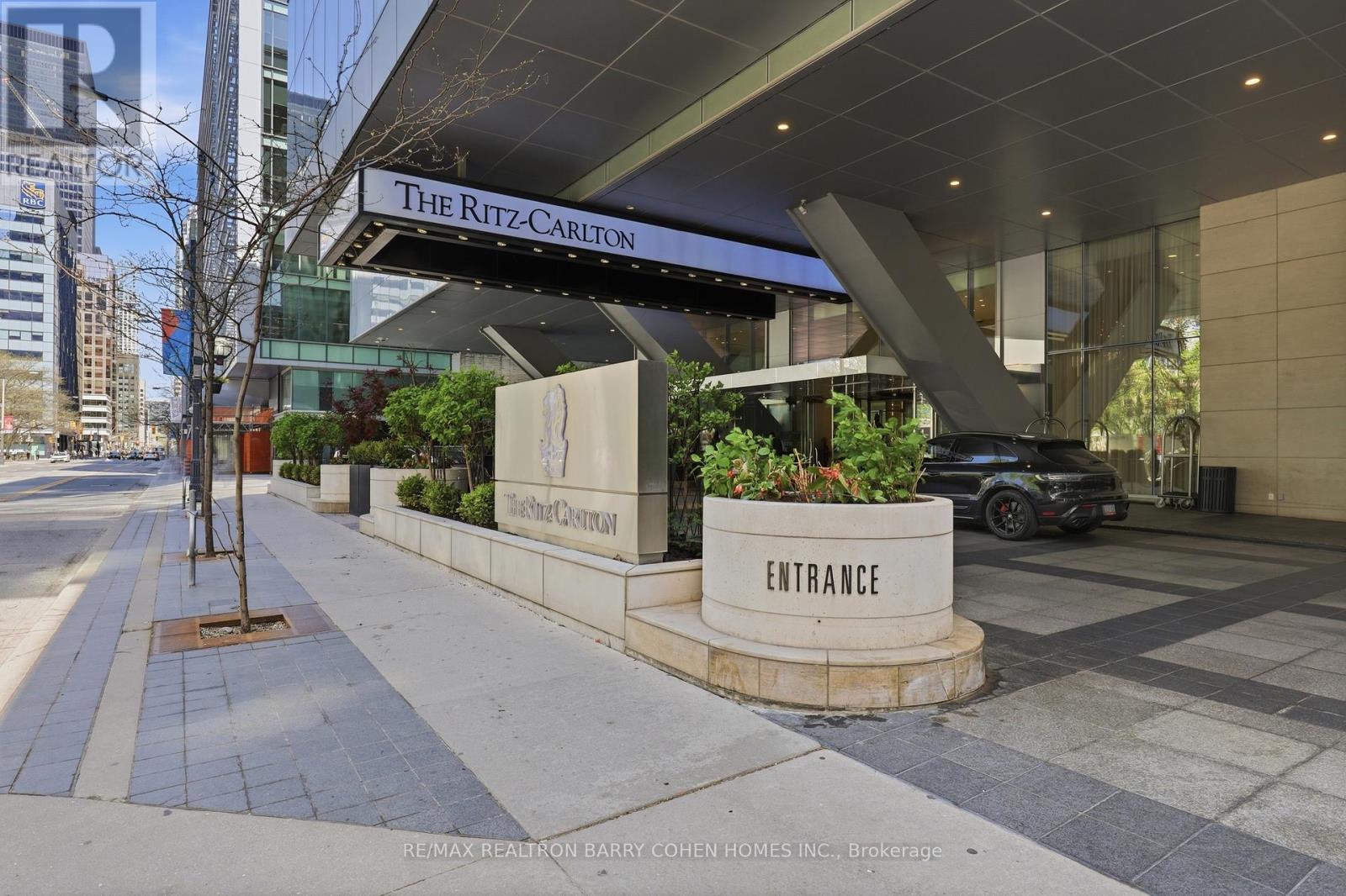 4502 - 183 Wellington Street W, Toronto, Ontario  M5V 0A1 - Photo 2 - C13161700