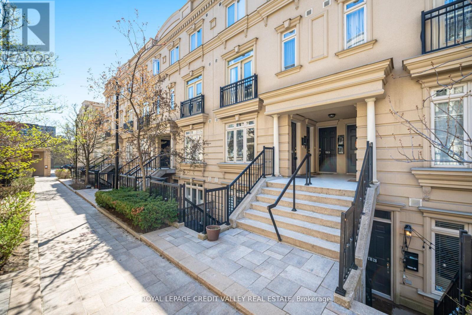 Th21 - 88 Carr Street, Toronto, Ontario  M5T 1B7 - Photo 2 - C13161828