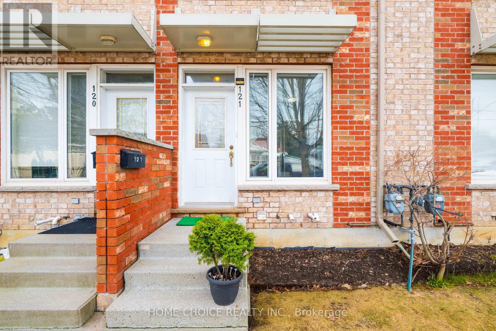 121 - 10 FAIRWOOD CRESCENT, Toronto, Ontario
