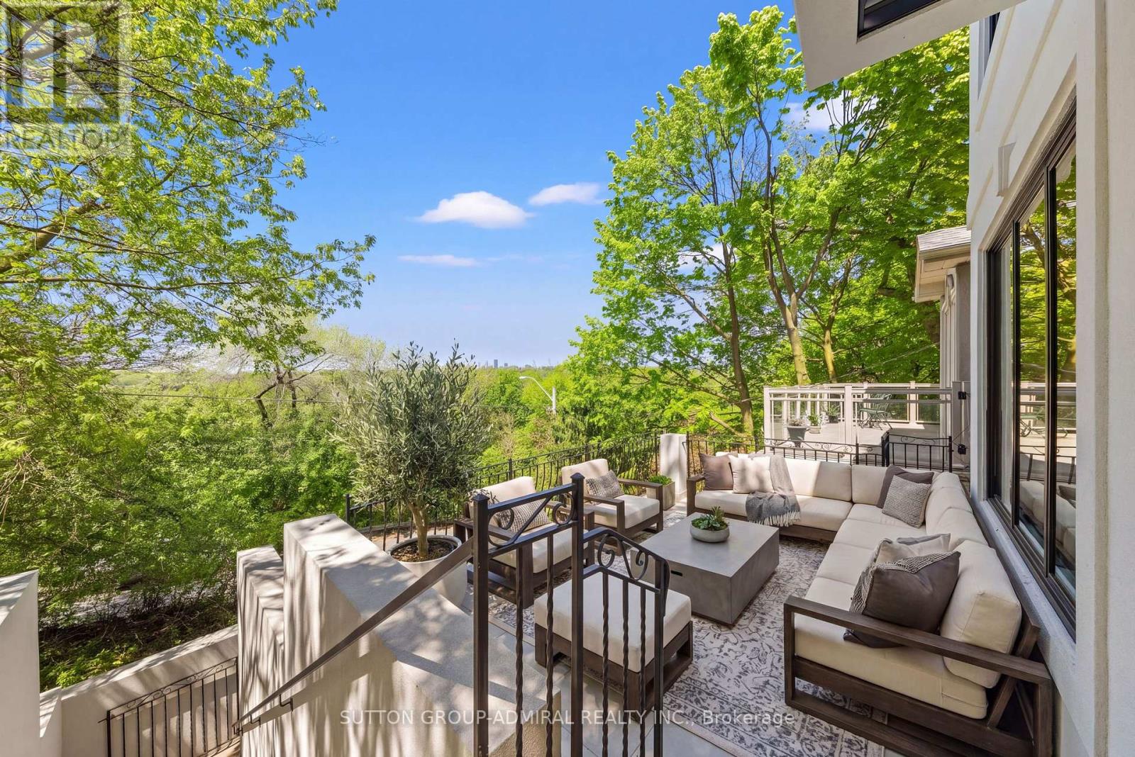 35 Beechwood Drive, Toronto (Broadview North), Ontario  M4K 3H7 - Photo 6 - E13162502