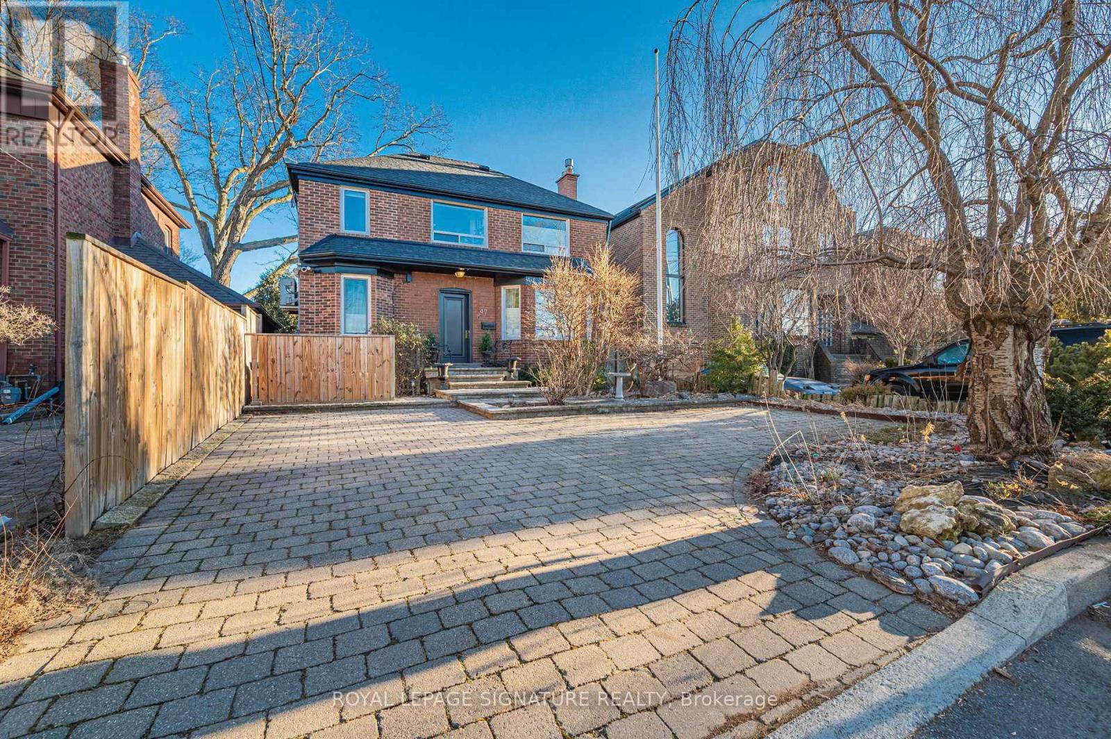 47 Don Valley Drive, Toronto, Ontario  M4K 2J1 - Photo 3 - E13078318