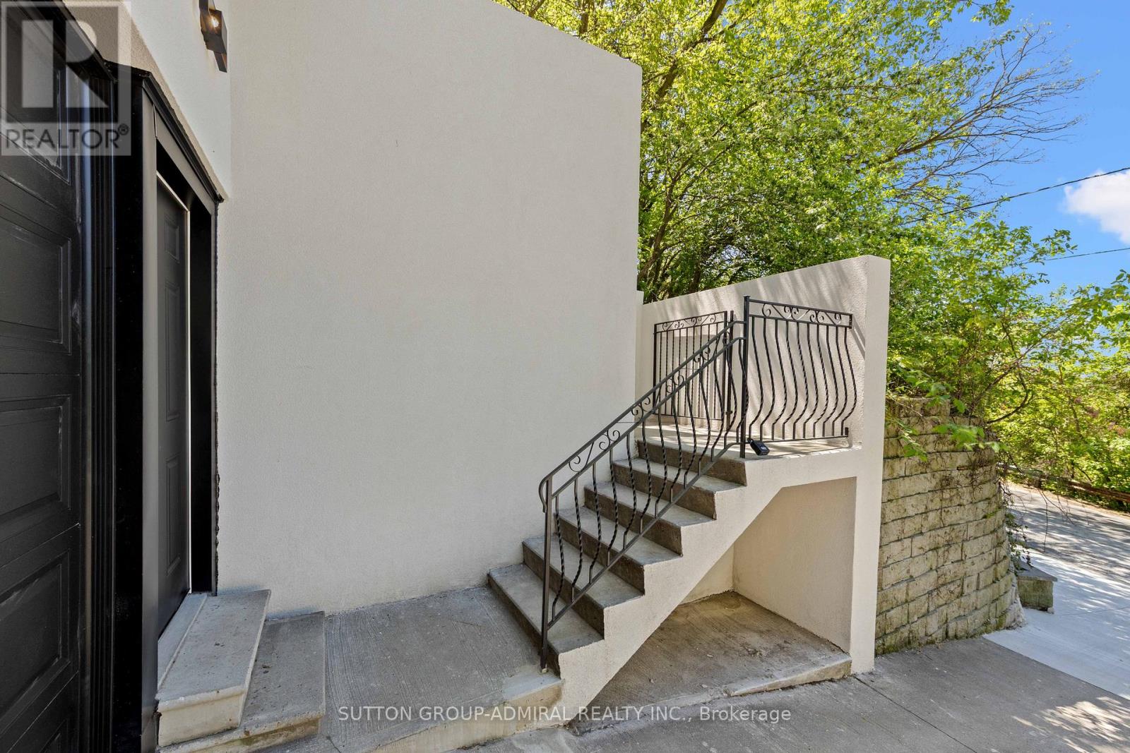 35 Beechwood Drive, Toronto (Broadview North), Ontario  M4K 3H7 - Photo 4 - E13162502