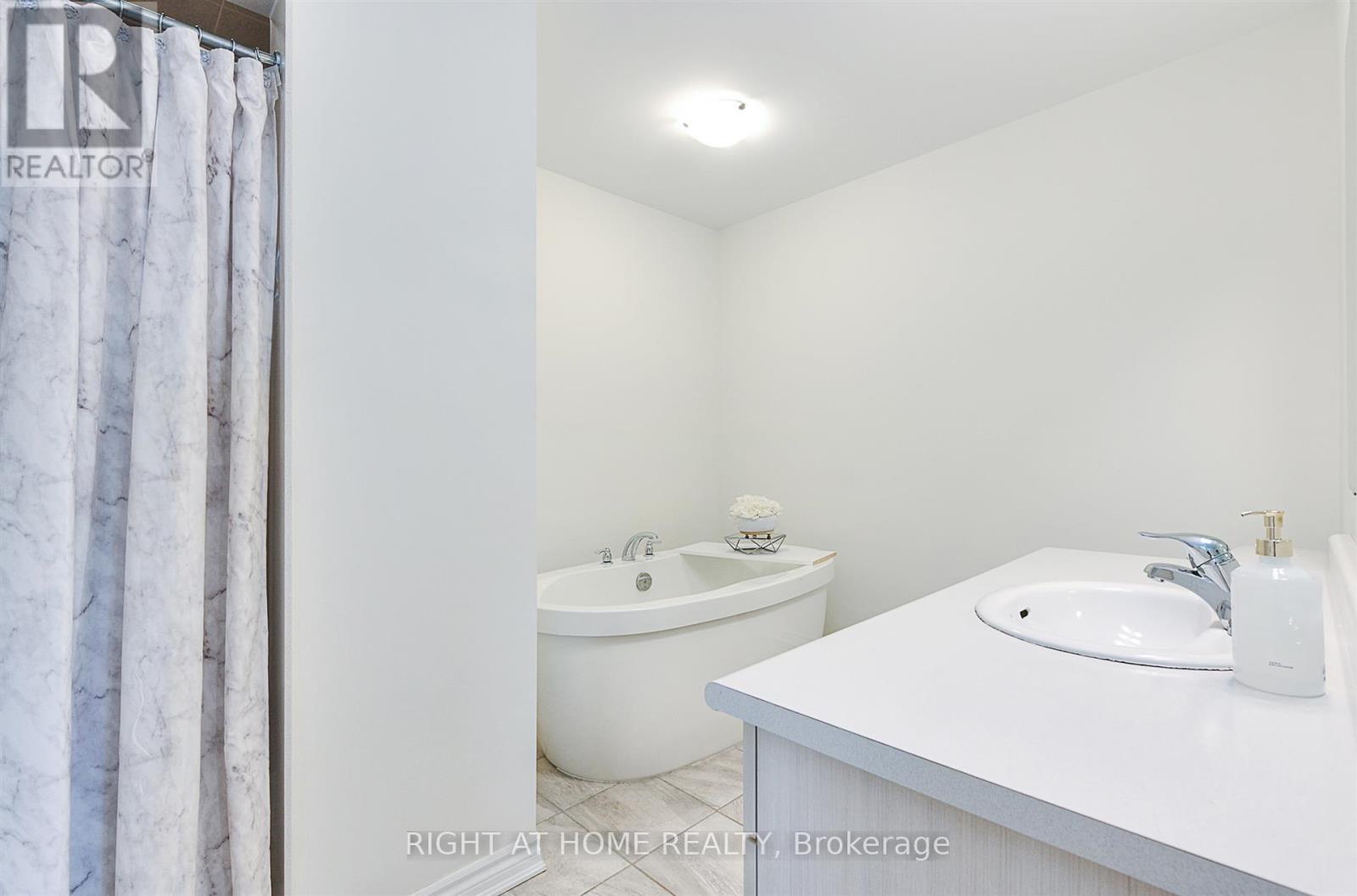 403 - 1148 Dragonfly Avenue, Pickering, Ontario  L1X 0H5 - Photo 7 - E13159342