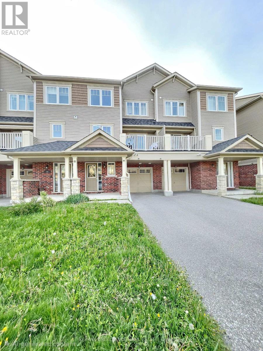 29 Great Gabe Crescent, Oshawa, Ontario  L1L 0G6 - Photo 2 - E13160344