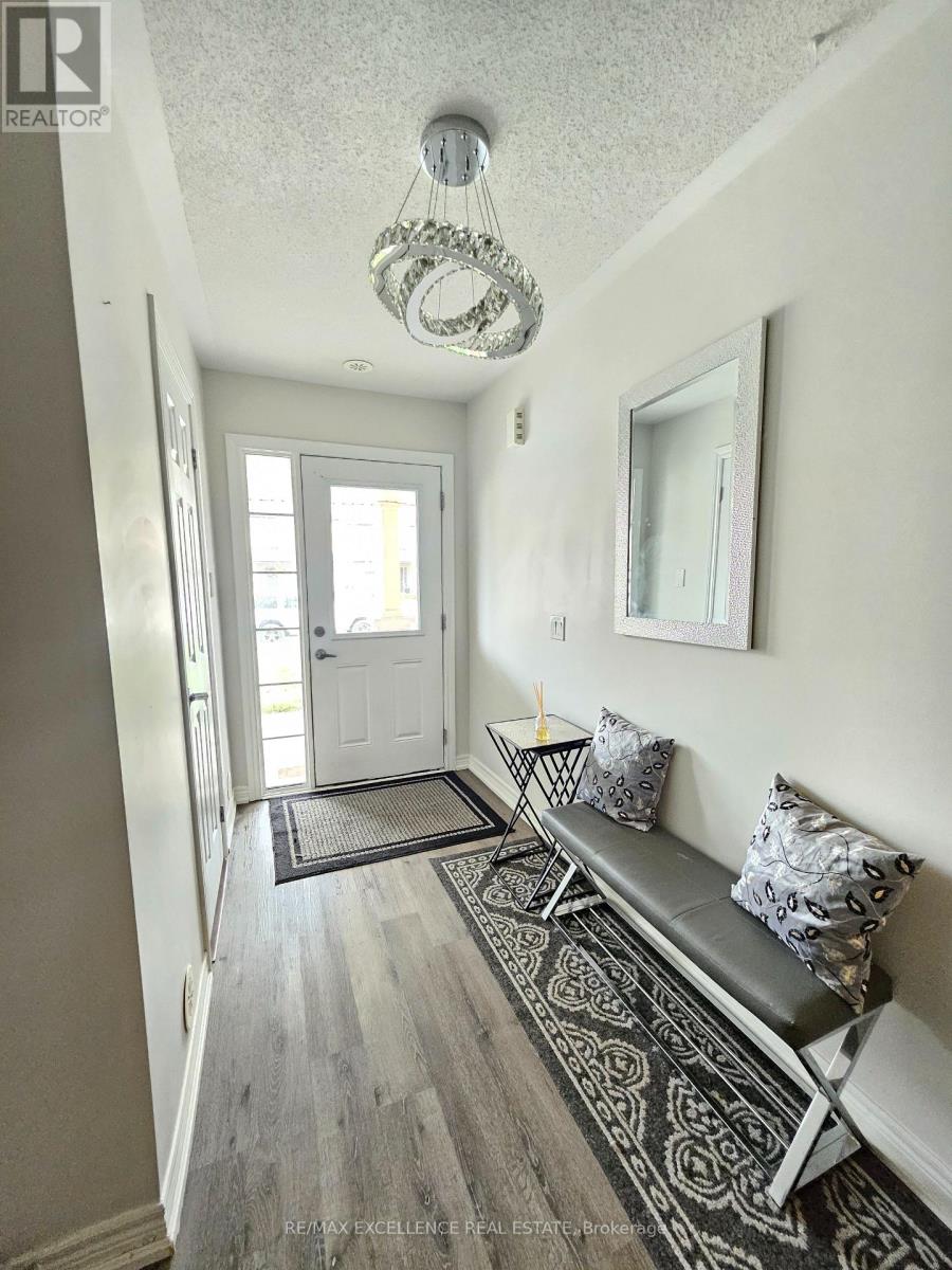 29 Great Gabe Crescent, Oshawa, Ontario  L1L 0G6 - Photo 4 - E13160344