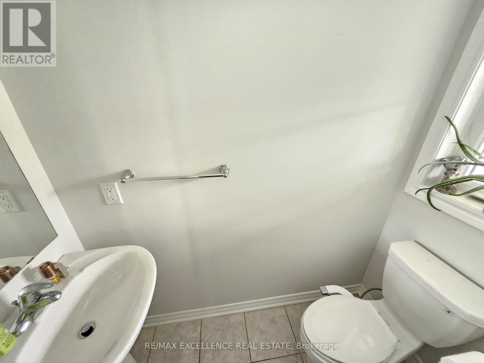 29 Great Gabe Crescent, Oshawa, Ontario  L1L 0G6 - Photo 5 - E13160344