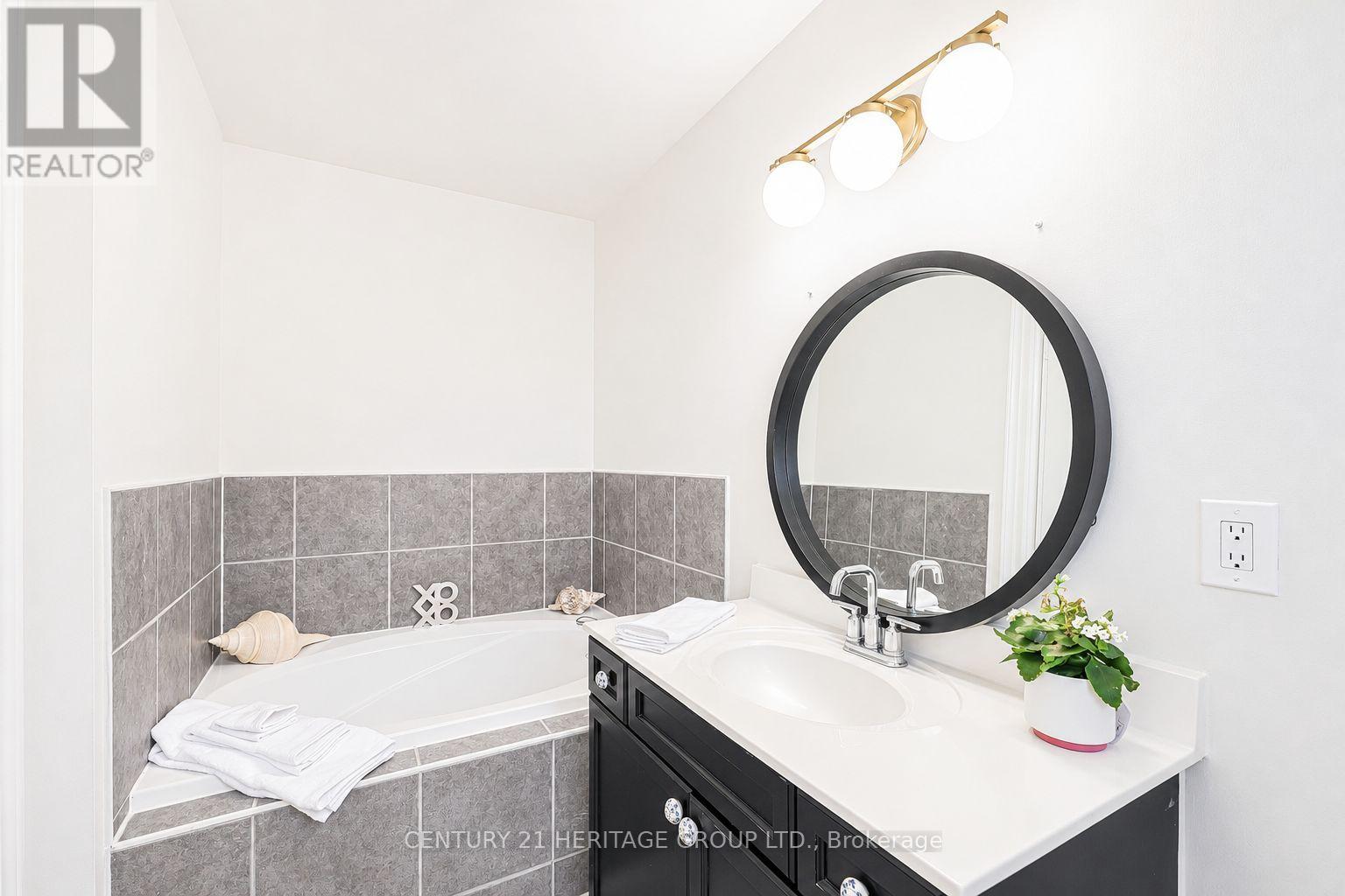 996 Oaktree Crescent, Newmarket, Ontario L3X 2Z2 - Photo 30 - N13160404