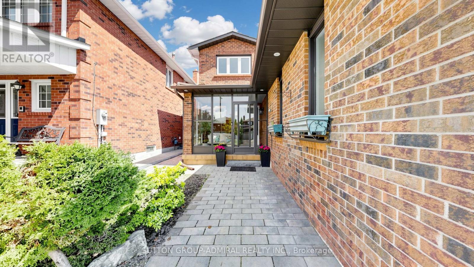 71 Oliver Lane, Vaughan, Ontario  L6A 1B2 - Photo 3 - N13161262