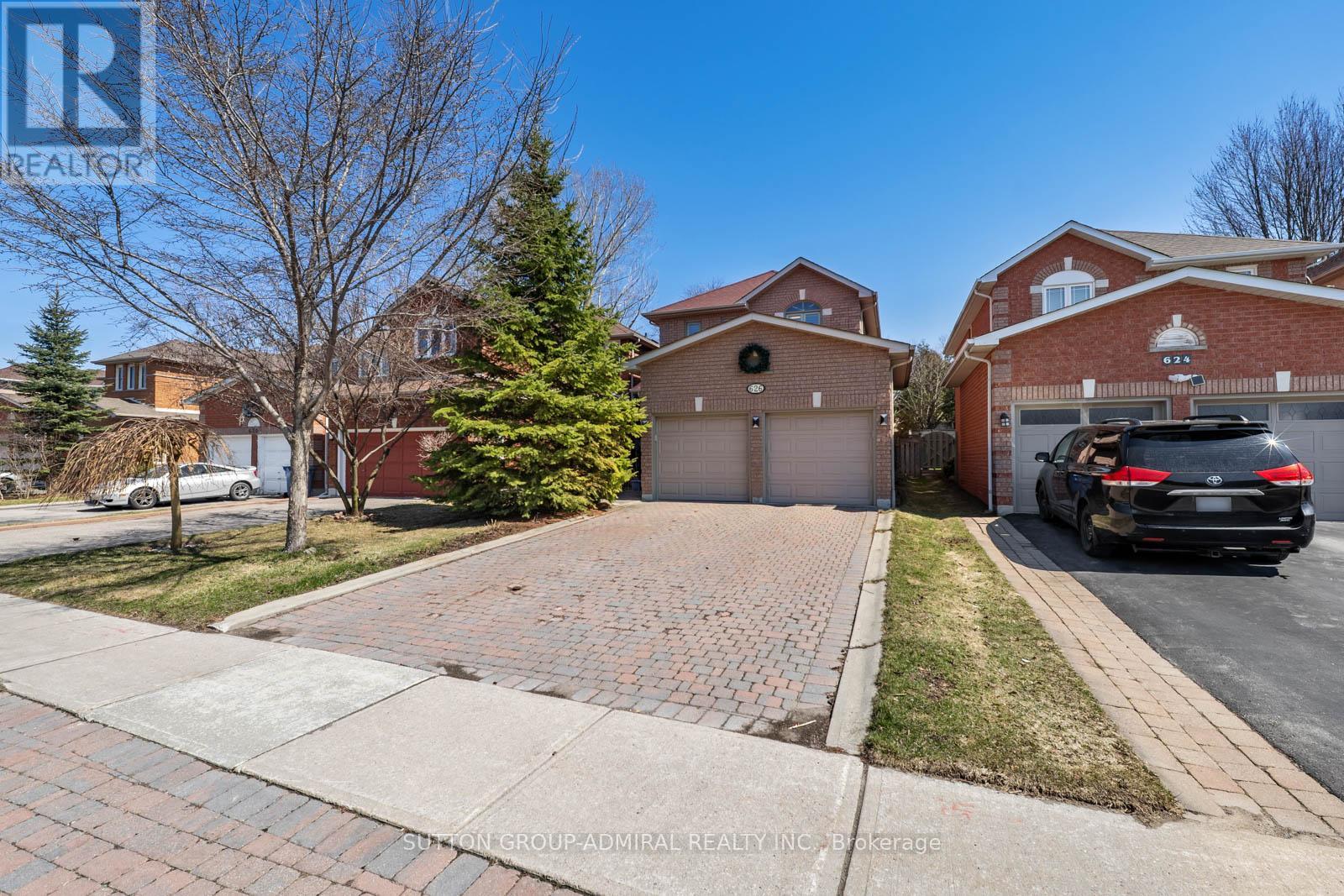 626 College Manor Drive, Newmarket, Ontario  L3Y 8M7 - Photo 2 - N13161848