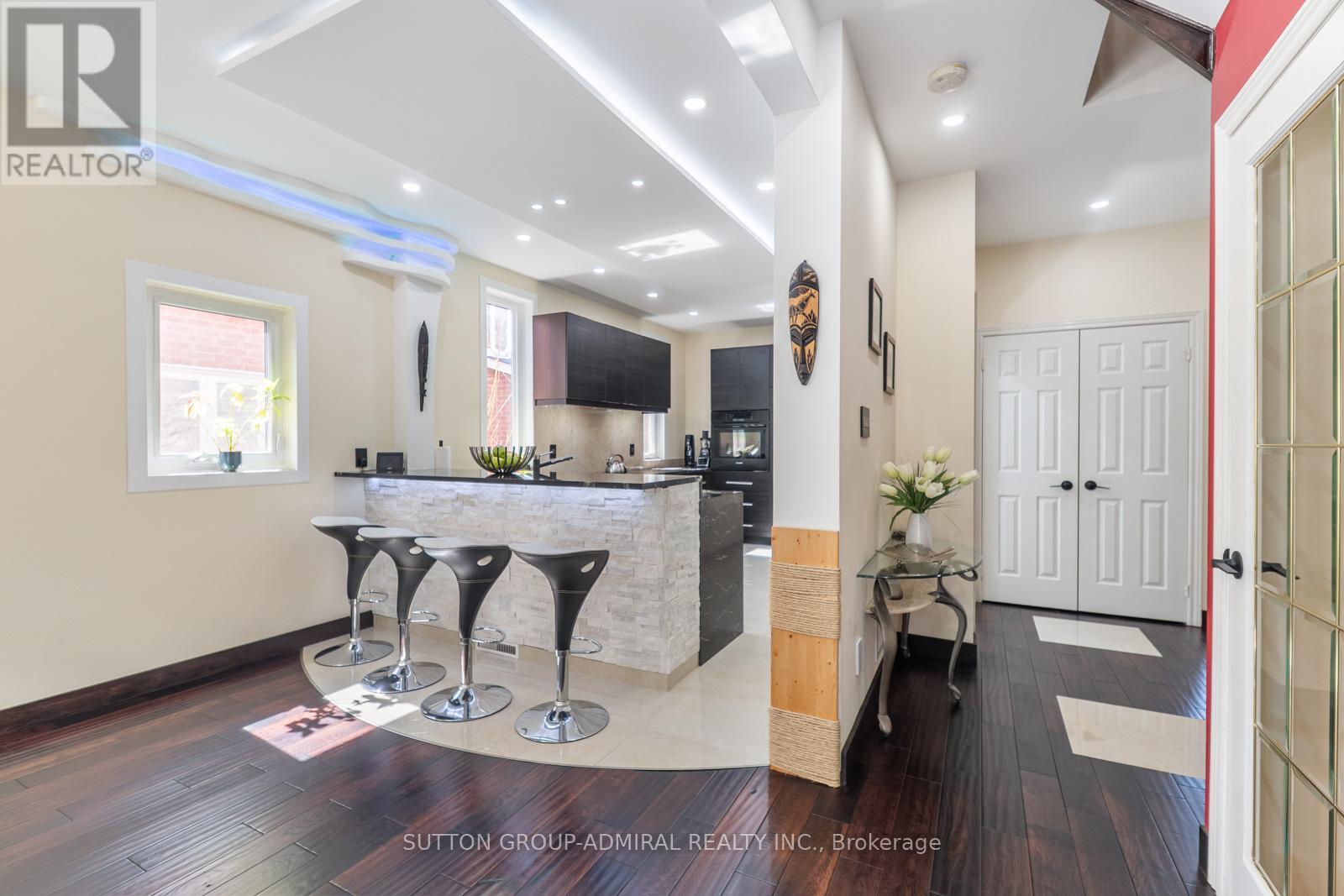 626 College Manor Drive, Newmarket, Ontario  L3Y 8M7 - Photo 9 - N13161848