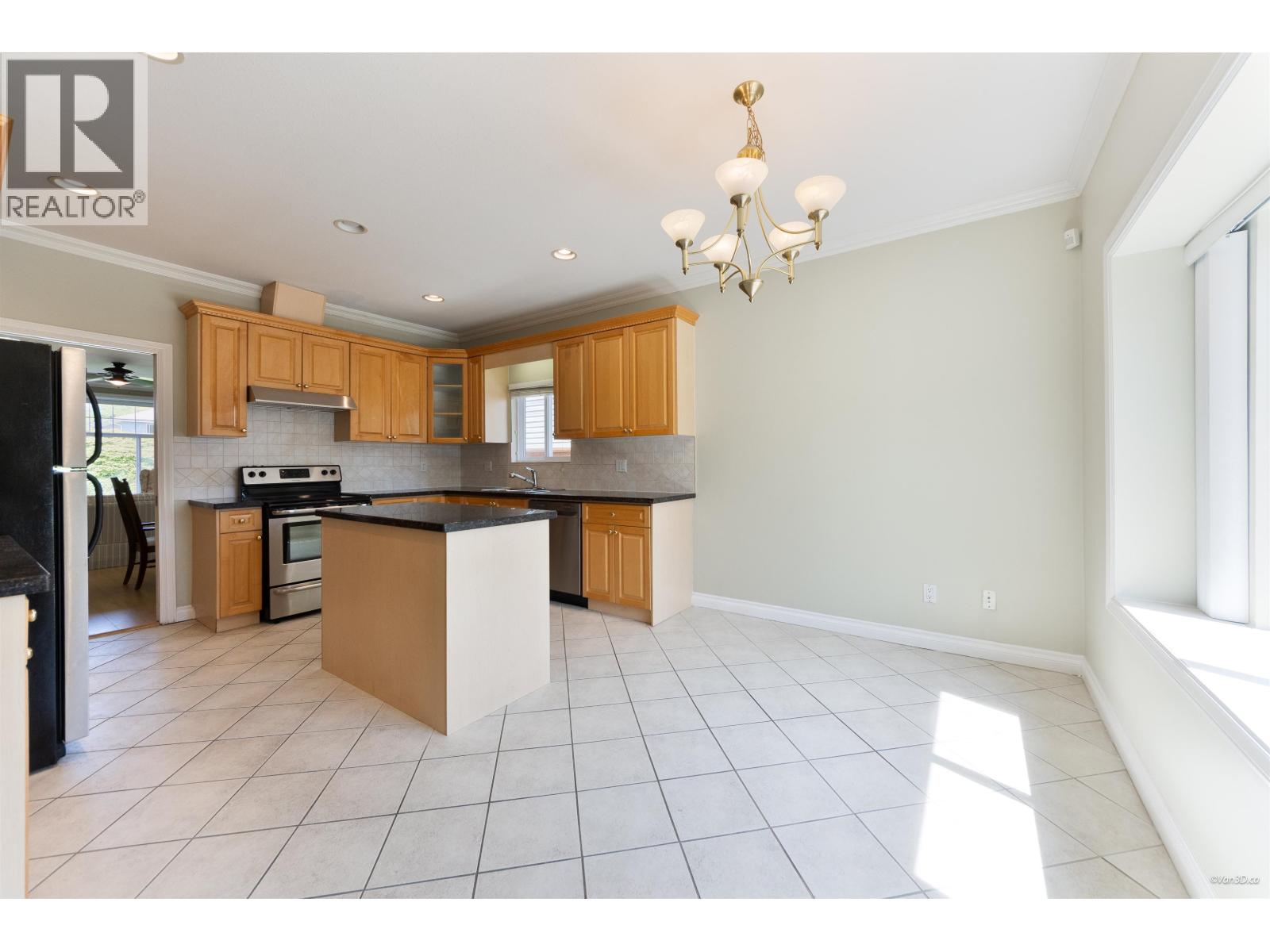 3770 Elmwood Street, Burnaby, British Columbia  V5G 1R7 - Photo 9 - R3126838