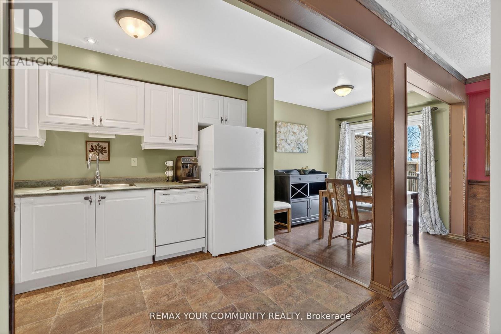70 Natale Court, Bradford West Gwillimbury, Ontario  L3Z 3B1 - Photo 12 - N13161992