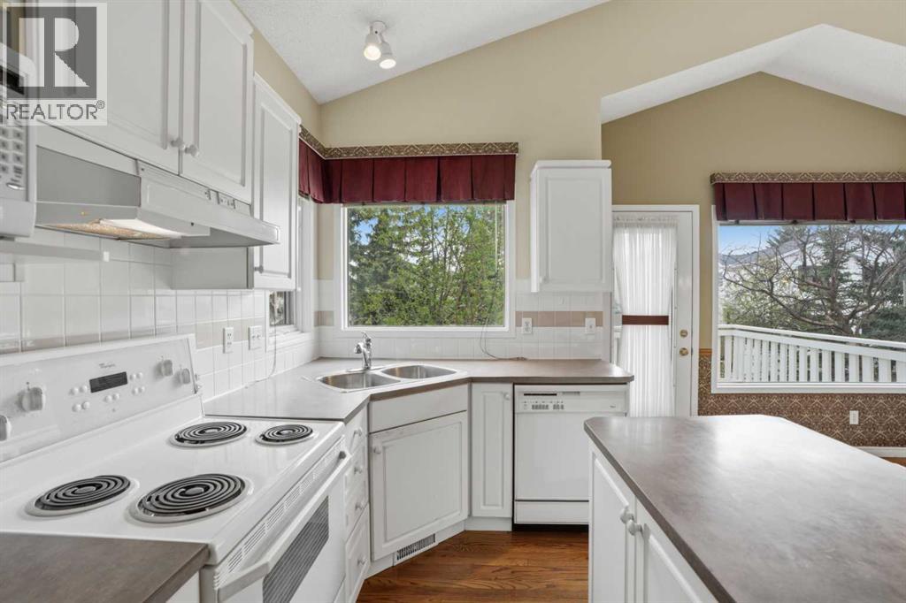 12 Citadel Park Nw, Calgary, Alberta  T3G 3X8 - Photo 15 - A2313325