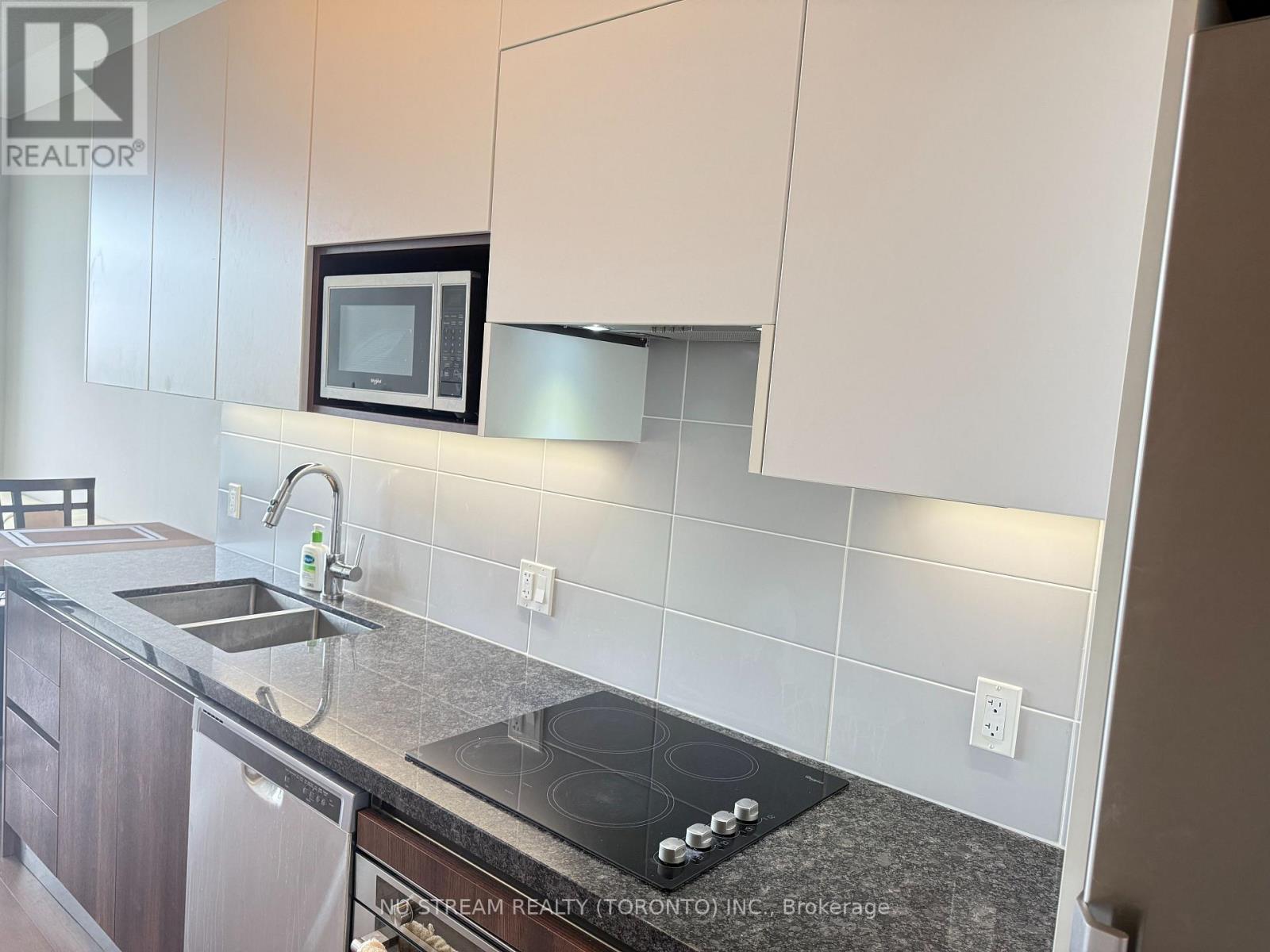 1001 - 15 Water Walk Drive, Markham, Ontario  L6G 0G2 - Photo 8 - N13164264