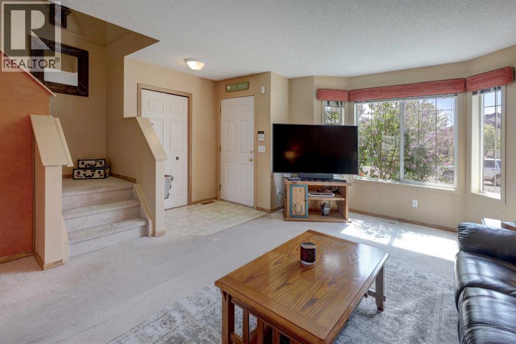 47 Martinvalley Way NE, Calgary, Alberta  T3J 4A1 - Photo 2 - A2313716