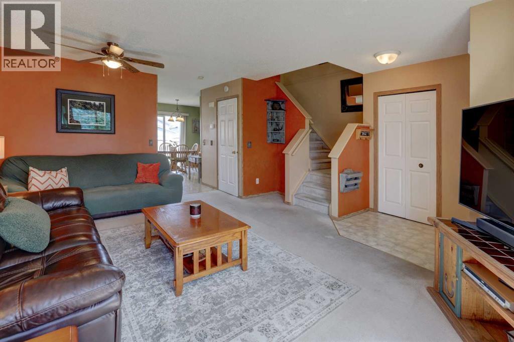 47 Martinvalley Way NE, Calgary, Alberta  T3J 4A1 - Photo 4 - A2313716
