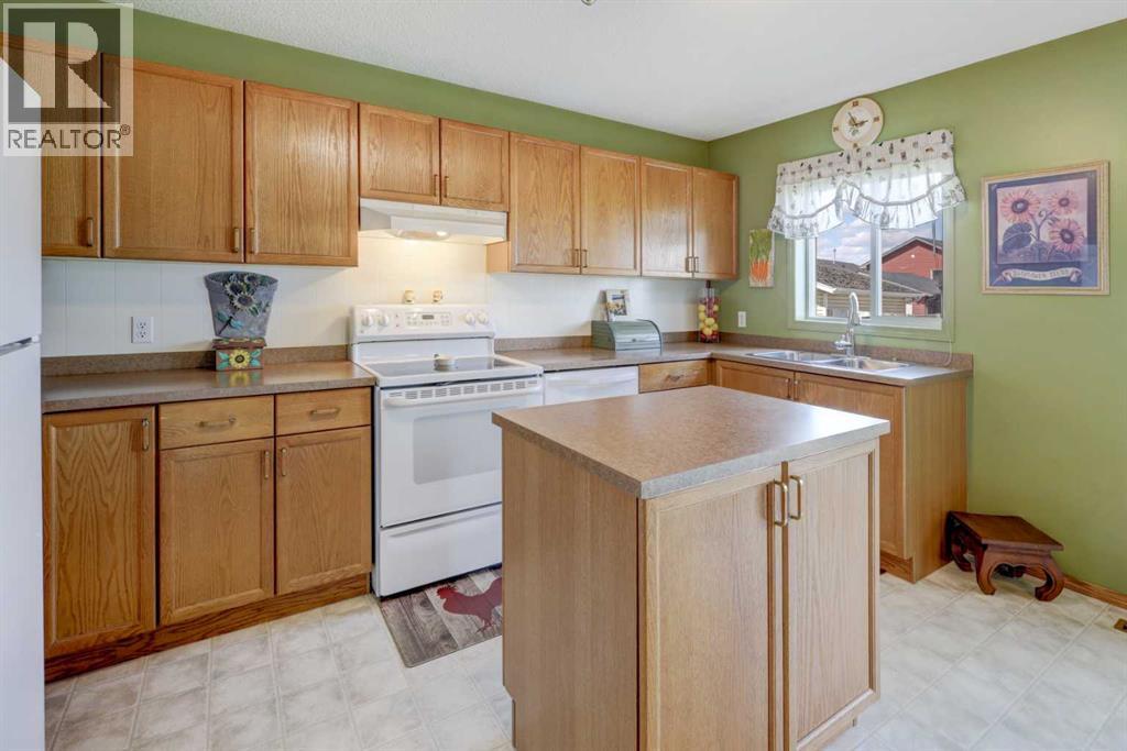47 Martinvalley Way NE, Calgary, Alberta  T3J 4A1 - Photo 6 - A2313716