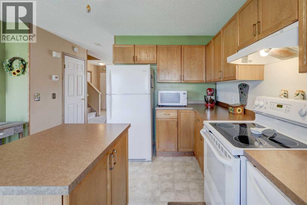 47 Martinvalley Way NE, Calgary, Alberta  T3J 4A1 - Photo 8 - A2313716