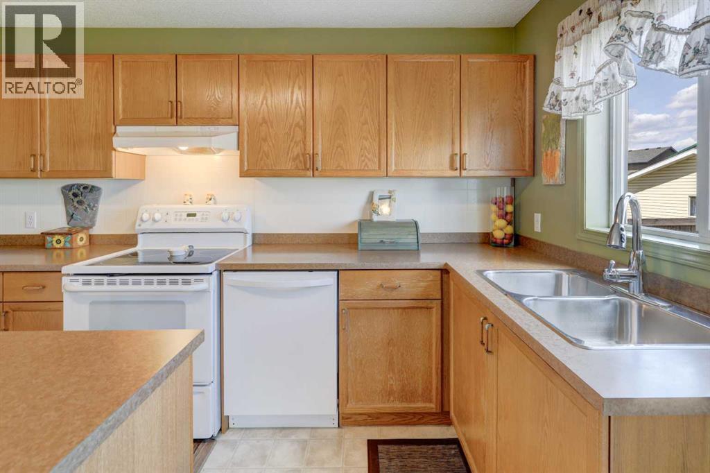 47 Martinvalley Way NE, Calgary, Alberta  T3J 4A1 - Photo 9 - A2313716