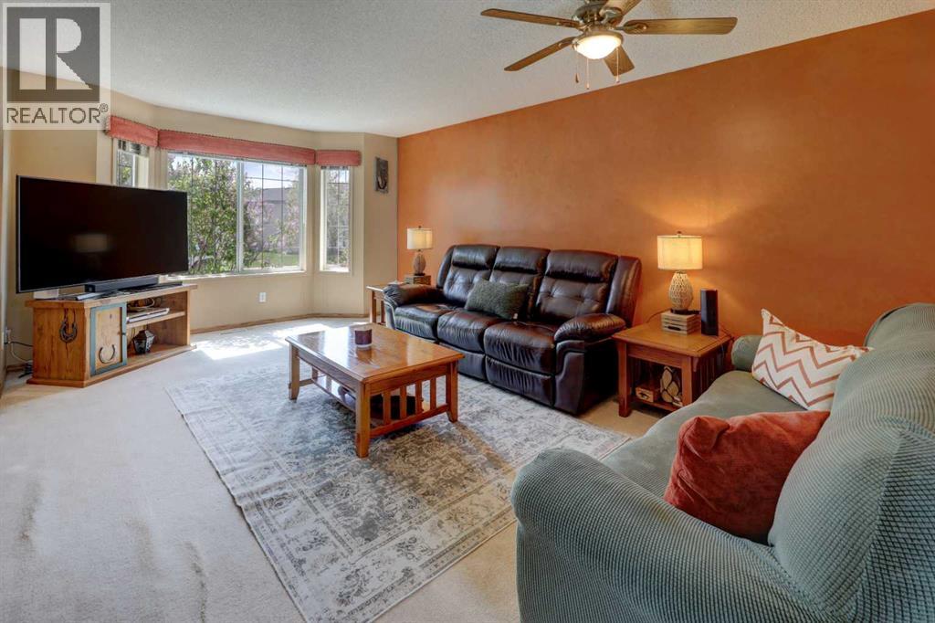 47 Martinvalley Way NE, Calgary, Alberta  T3J 4A1 - Photo 3 - A2313716