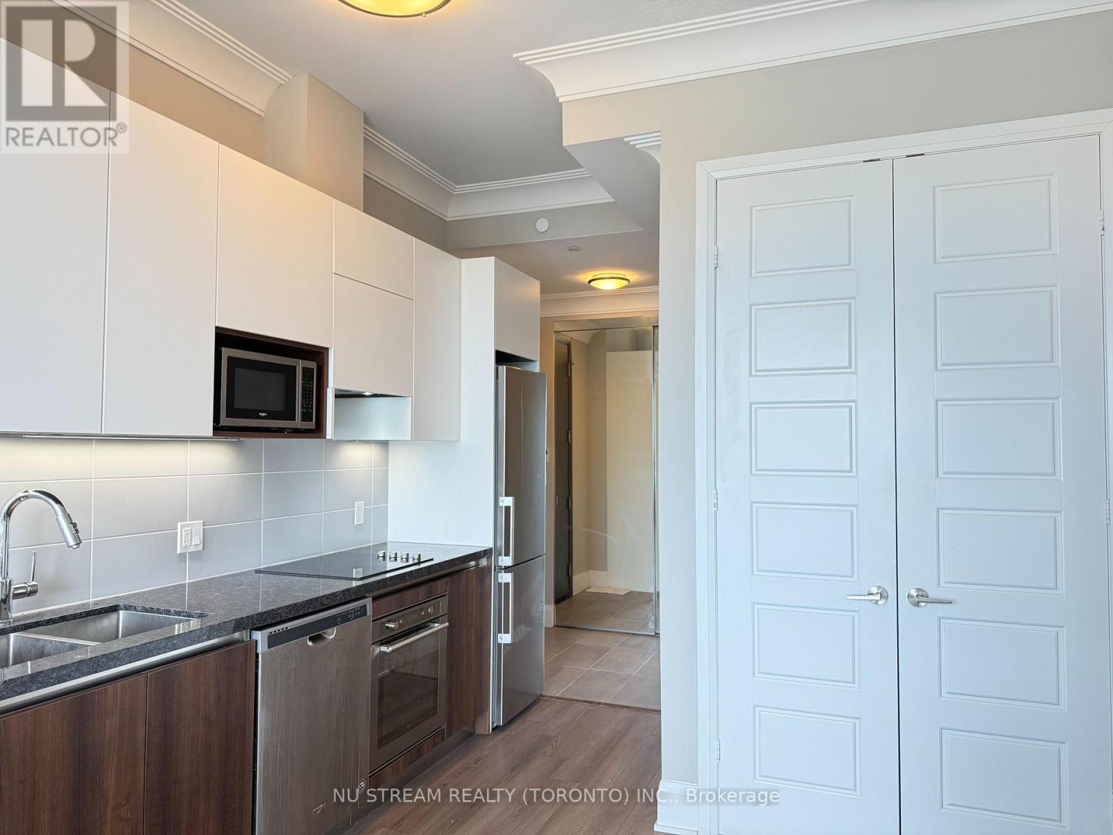 1001 - 15 Water Walk Drive, Markham, Ontario  L6G 0G2 - Photo 7 - N13164264