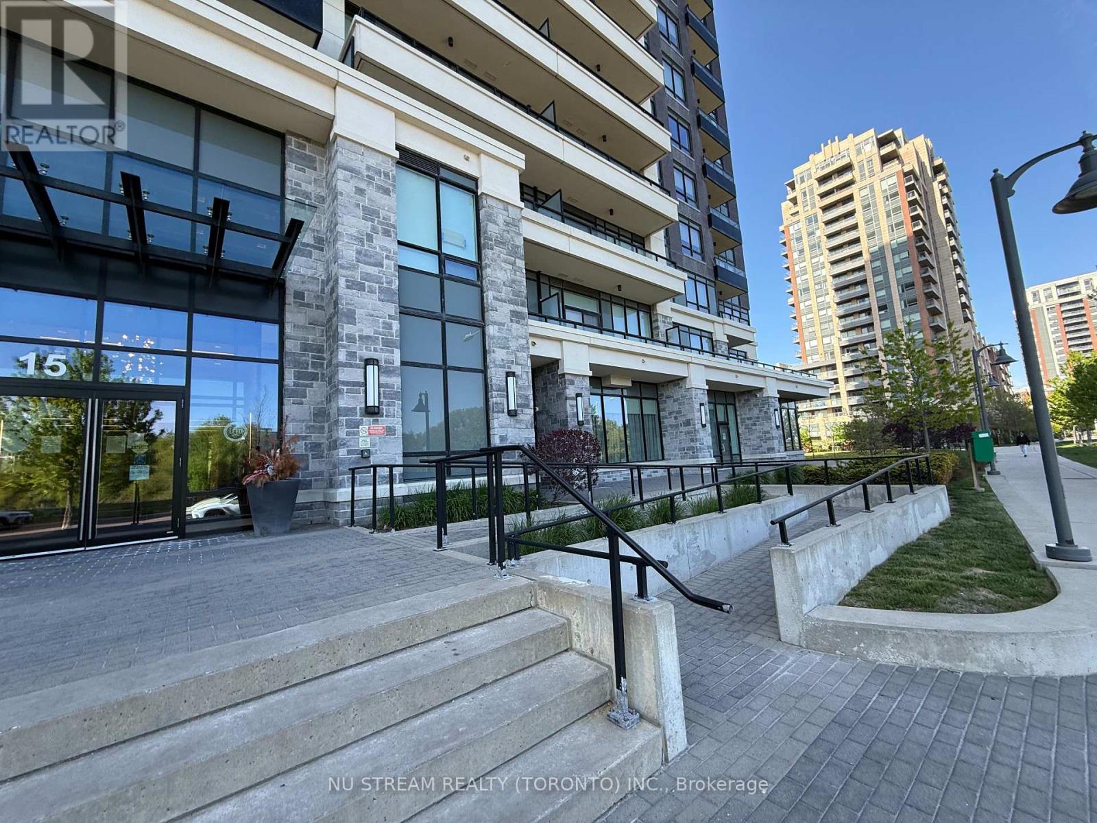1001 - 15 Water Walk Drive, Markham, Ontario  L6G 0G2 - Photo 4 - N13164264