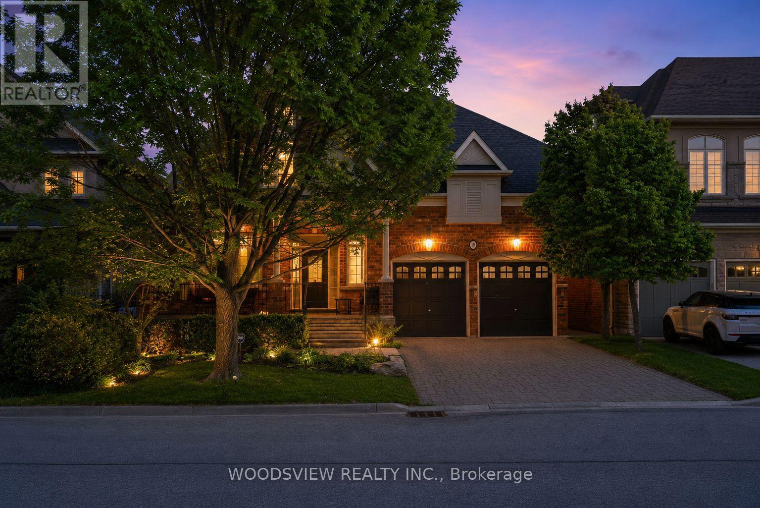 19 Weslock Crescent, Aurora, Ontario  L4G 7Y9 - Photo 2 - N13161572