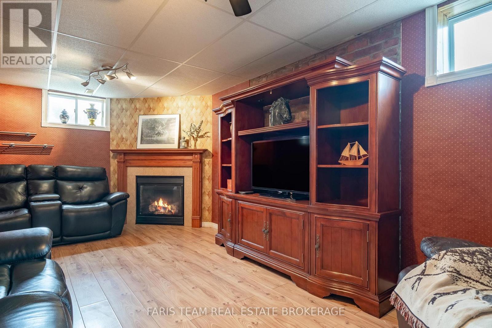 1 Hallen Drive, Penetanguishene, Ontario  L9M 1G2 - Photo 29 - S13082950