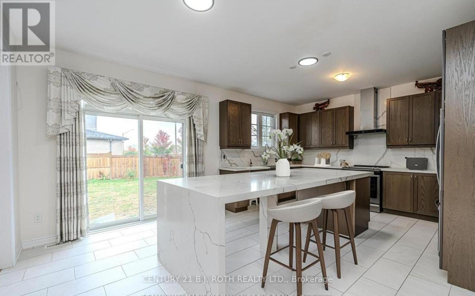 3027 Monarch Drive, Orillia, Ontario  L3V 8K3 - Photo 3 - S12923074
