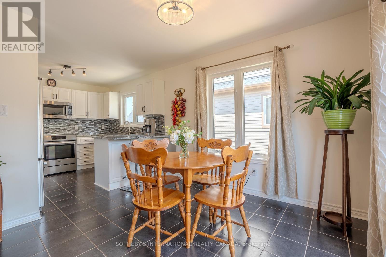 19 Grand Poplar Lane, Wasaga Beach, Ontario  L9Z 0C7 - Photo 10 - S13152724