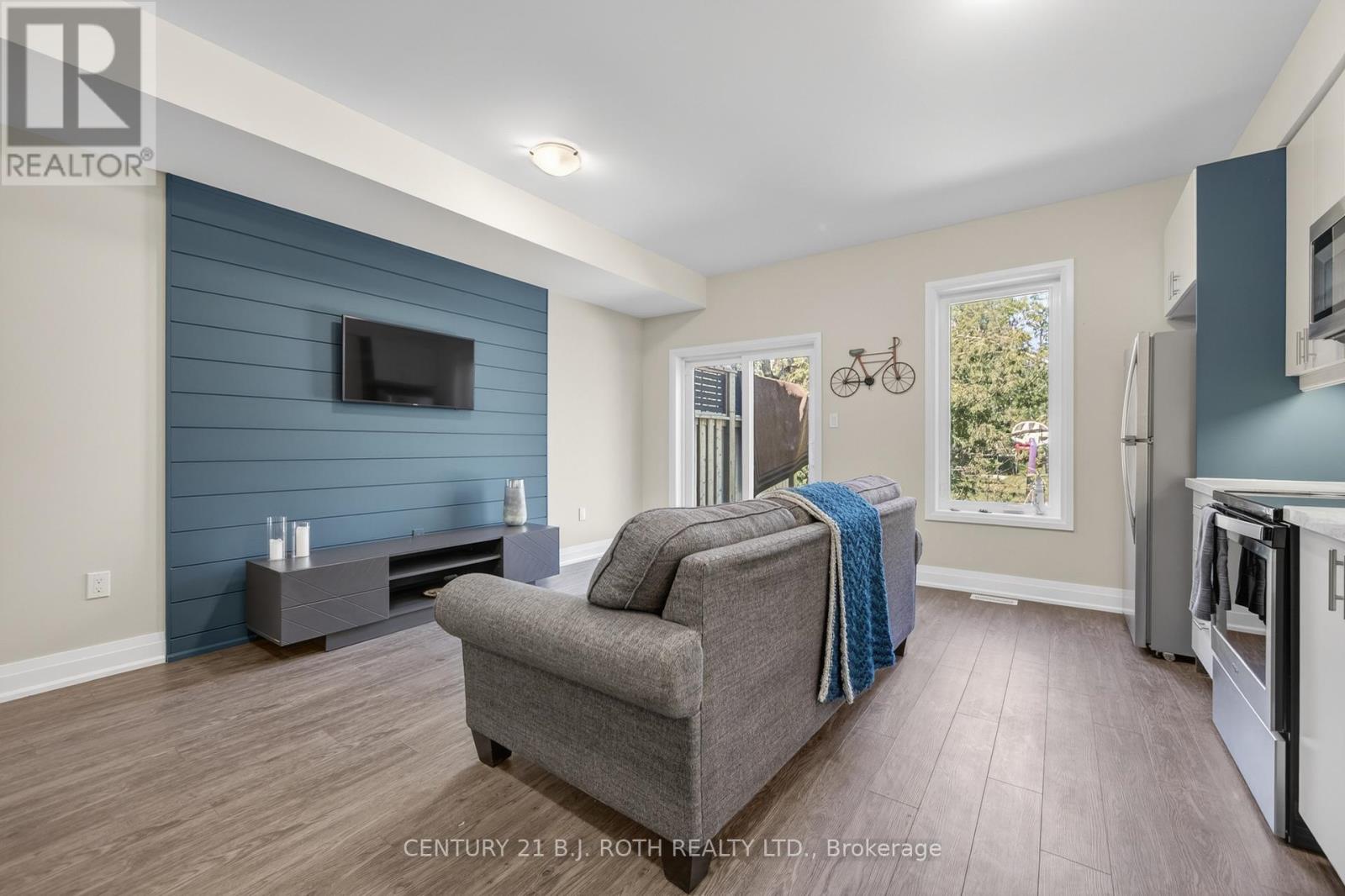 18 Stonehart Lane, Barrie, Ontario  L4M 7E8 - Photo 10 - S13161240