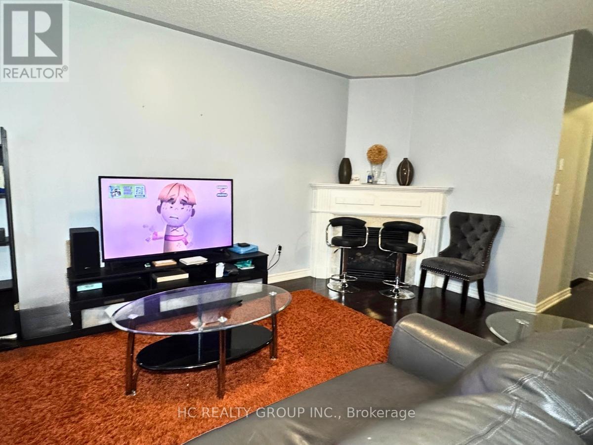 90 Christian Ritter Drive, Markham, Ontario  L6C 0B2 - Photo 4 - N13161752