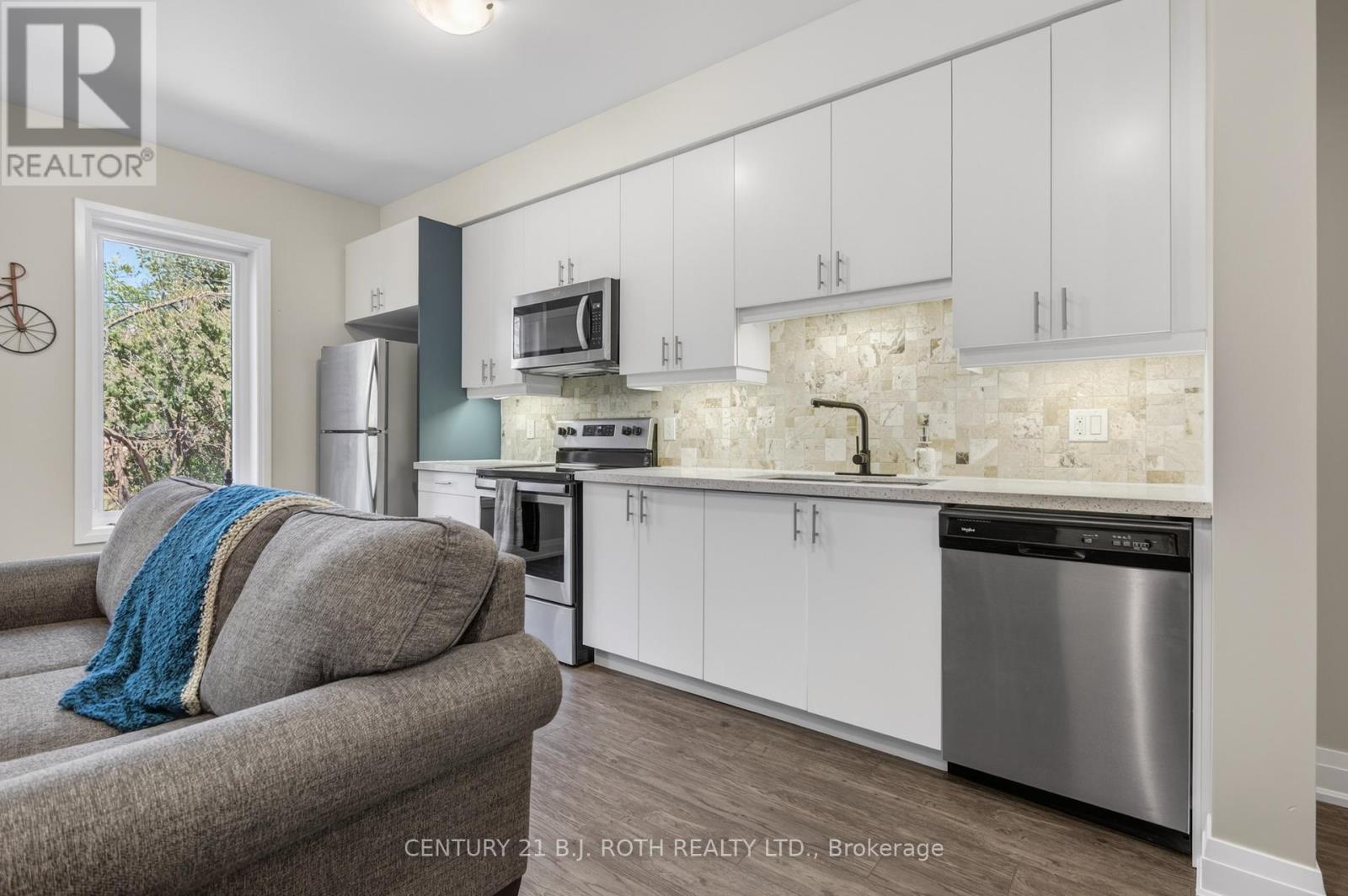 18 Stonehart Lane, Barrie, Ontario  L4M 7E8 - Photo 7 - S13161240