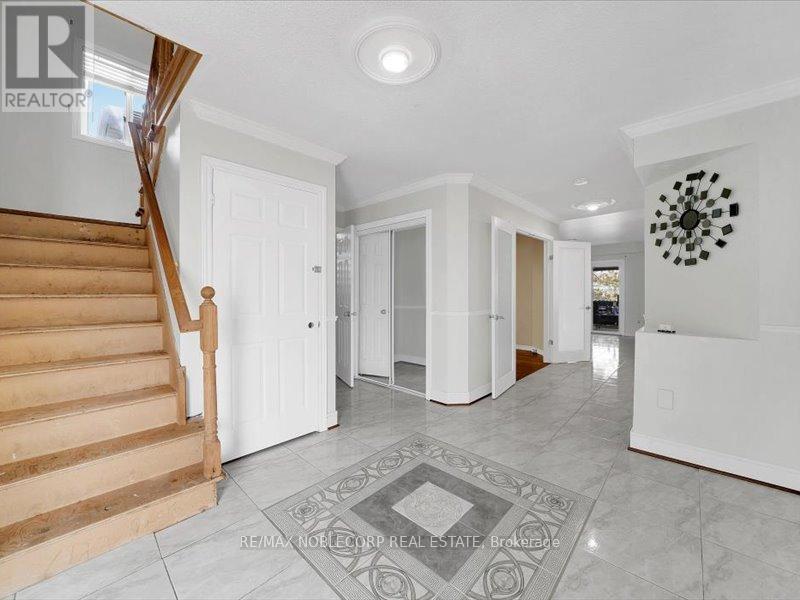 66 Stoneybrook Crescent, Barrie, Ontario  L4N 0A6 - Photo 4 - S13161964