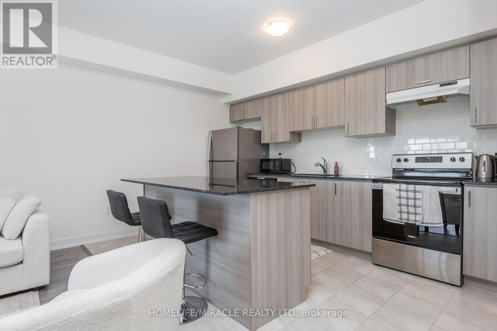 207 - 8 Culinary Lane, Barrie, Ontario  L9J 0T2 - Photo 4 - S13164408