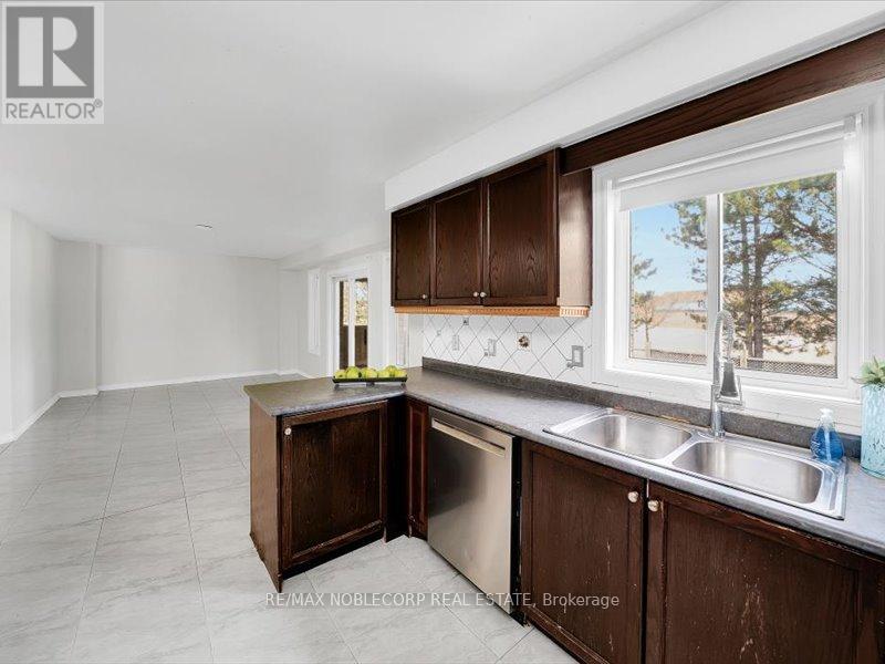 66 Stoneybrook Crescent, Barrie, Ontario  L4N 0A6 - Photo 15 - S13161964