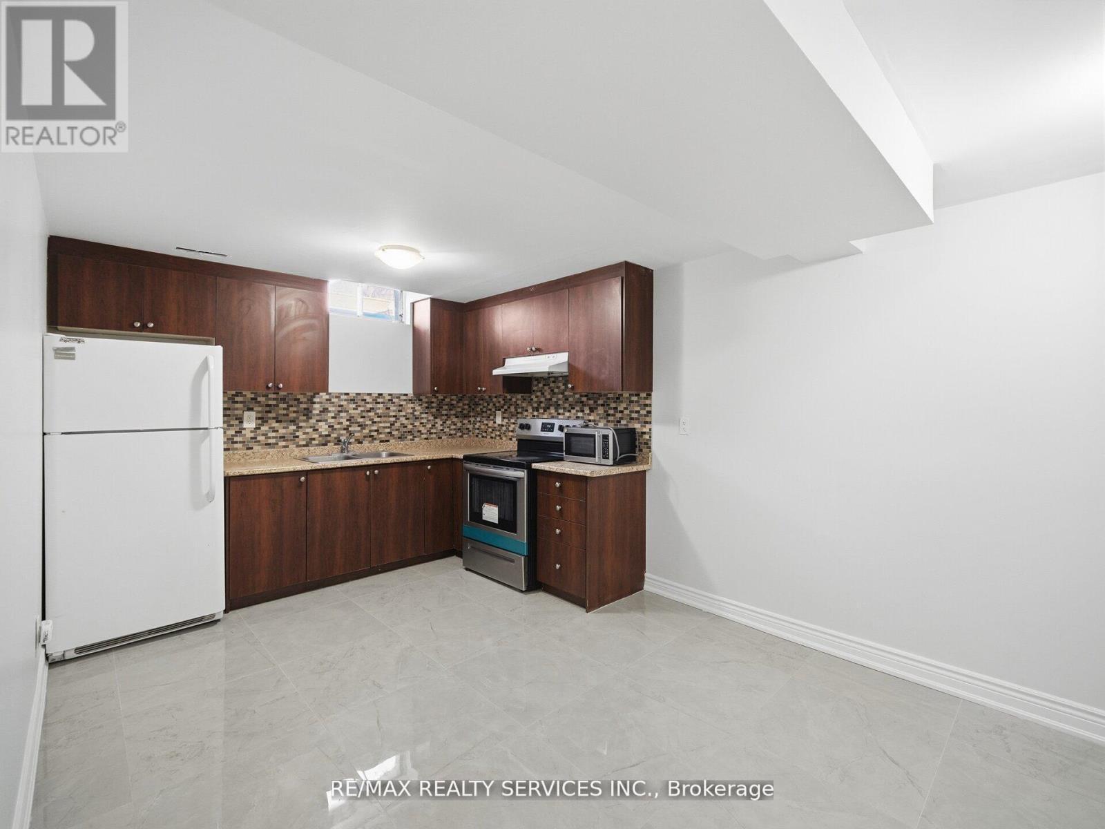 Lower - 8 Deerpark Crescent S, Brampton, Ontario  L6X 2T7 - Photo 7 - W13045970