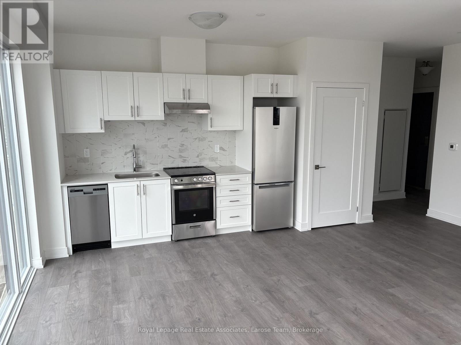 A1408 - 715 Davis Drive, Newmarket, Ontario L3Y 0J2 - Photo 3 - N13161798
