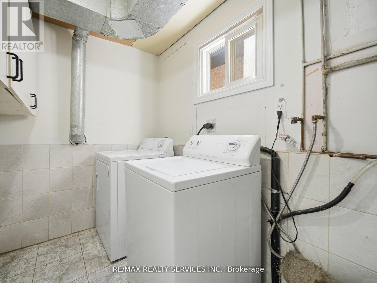 Lower - 8 Deerpark Crescent S, Brampton, Ontario  L6X 2T7 - Photo 2 - W13045970