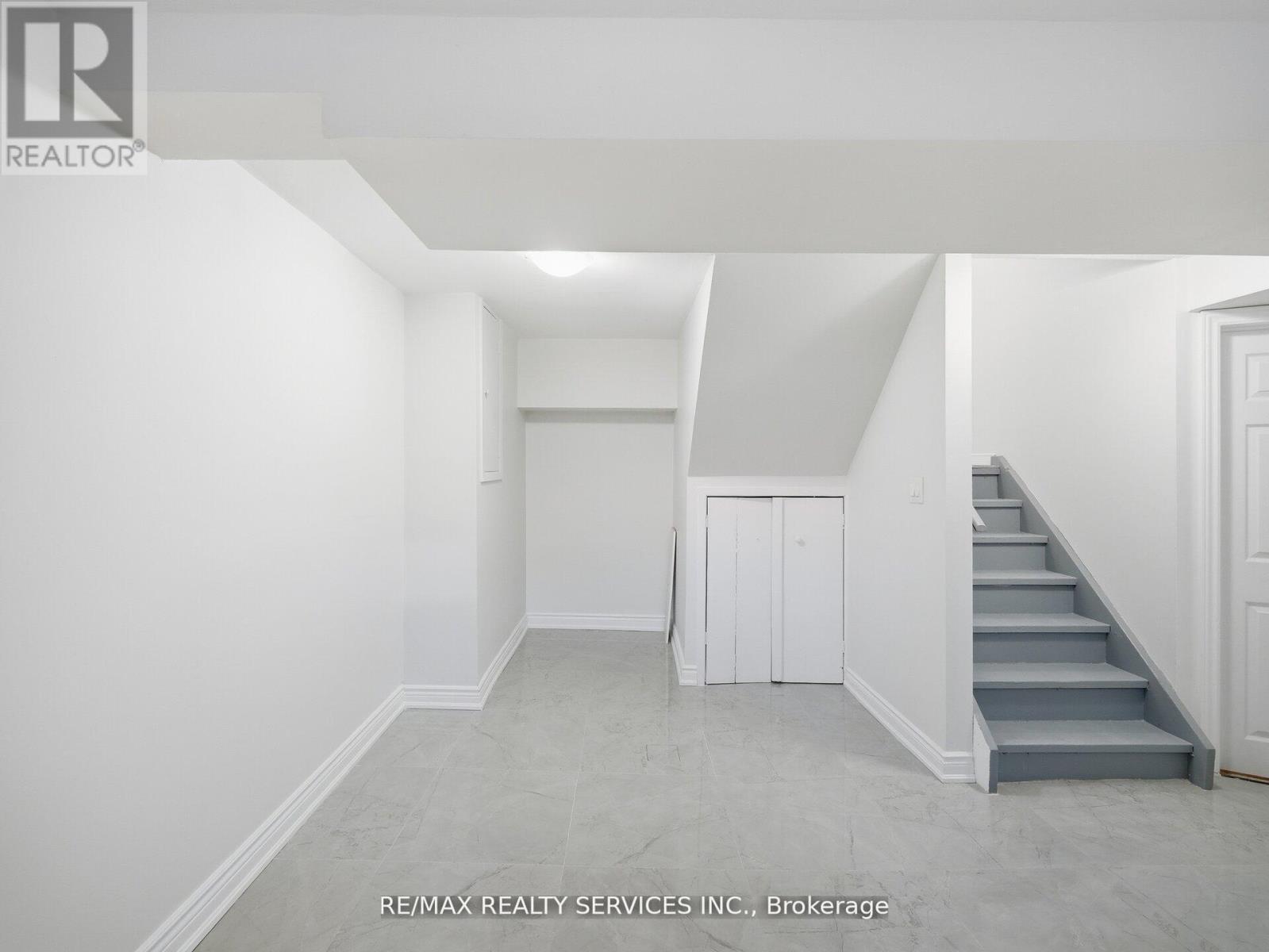 Lower - 8 Deerpark Crescent S, Brampton, Ontario  L6X 2T7 - Photo 5 - W13045970