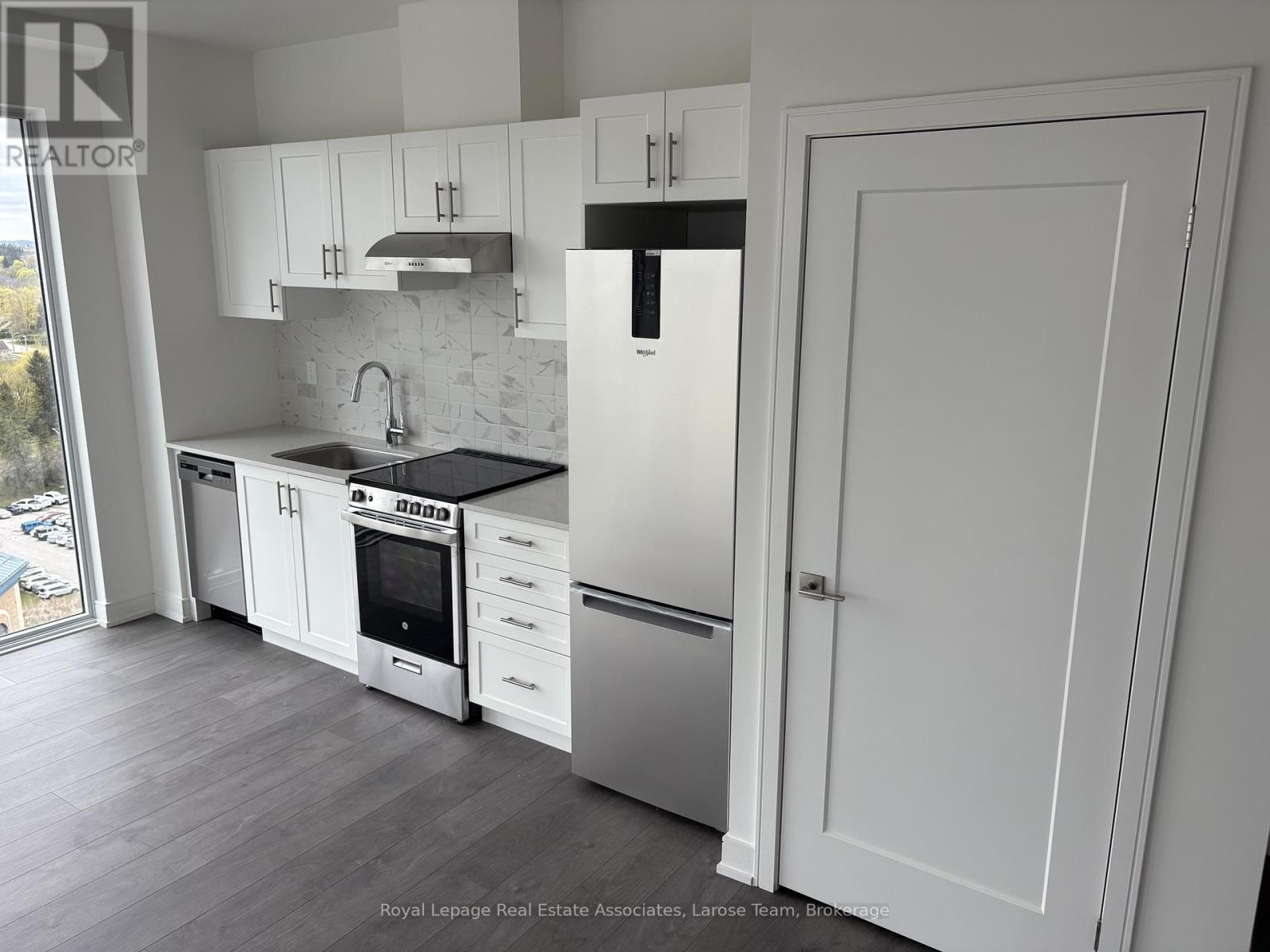 A1408 - 715 Davis Drive, Newmarket, Ontario L3Y 0J2 - Photo 4 - N13161798