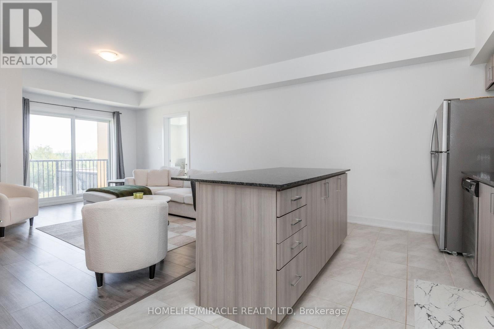 207 - 8 Culinary Lane, Barrie, Ontario  L9J 0T2 - Photo 2 - S13164408