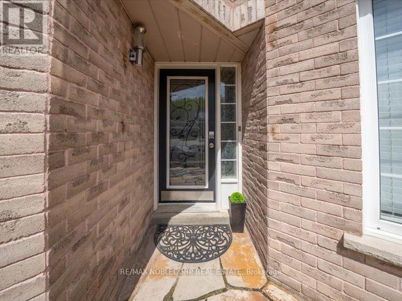 66 Stoneybrook Crescent, Barrie, Ontario  L4N 0A6 - Photo 3 - S13161964