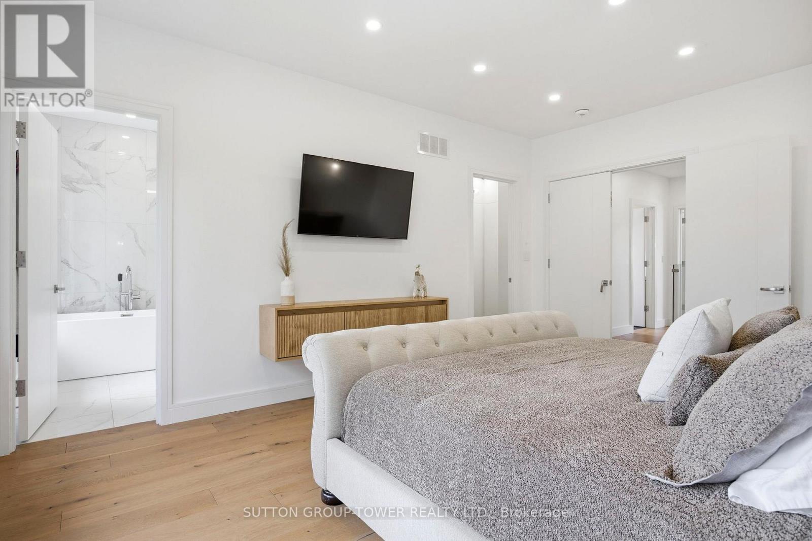33 Wickford Drive, Toronto, Ontario  M6L 1K9 - Photo 19 - W13161450