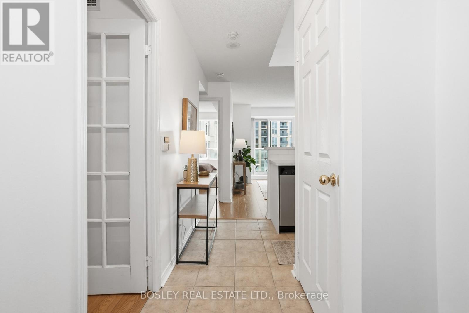 Lph06 - 7 Michael Power Place, Toronto, Ontario  M9A 0A4 - Photo 3 - W13155996